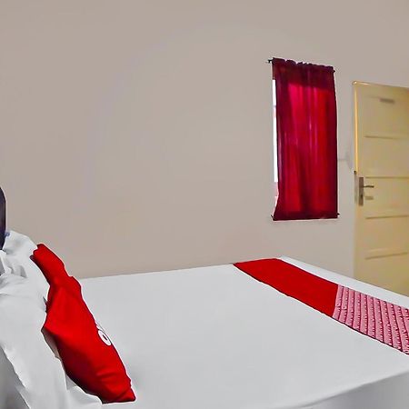 Oyo 92342 Hotel Batik Traveller Медан Экстерьер фото