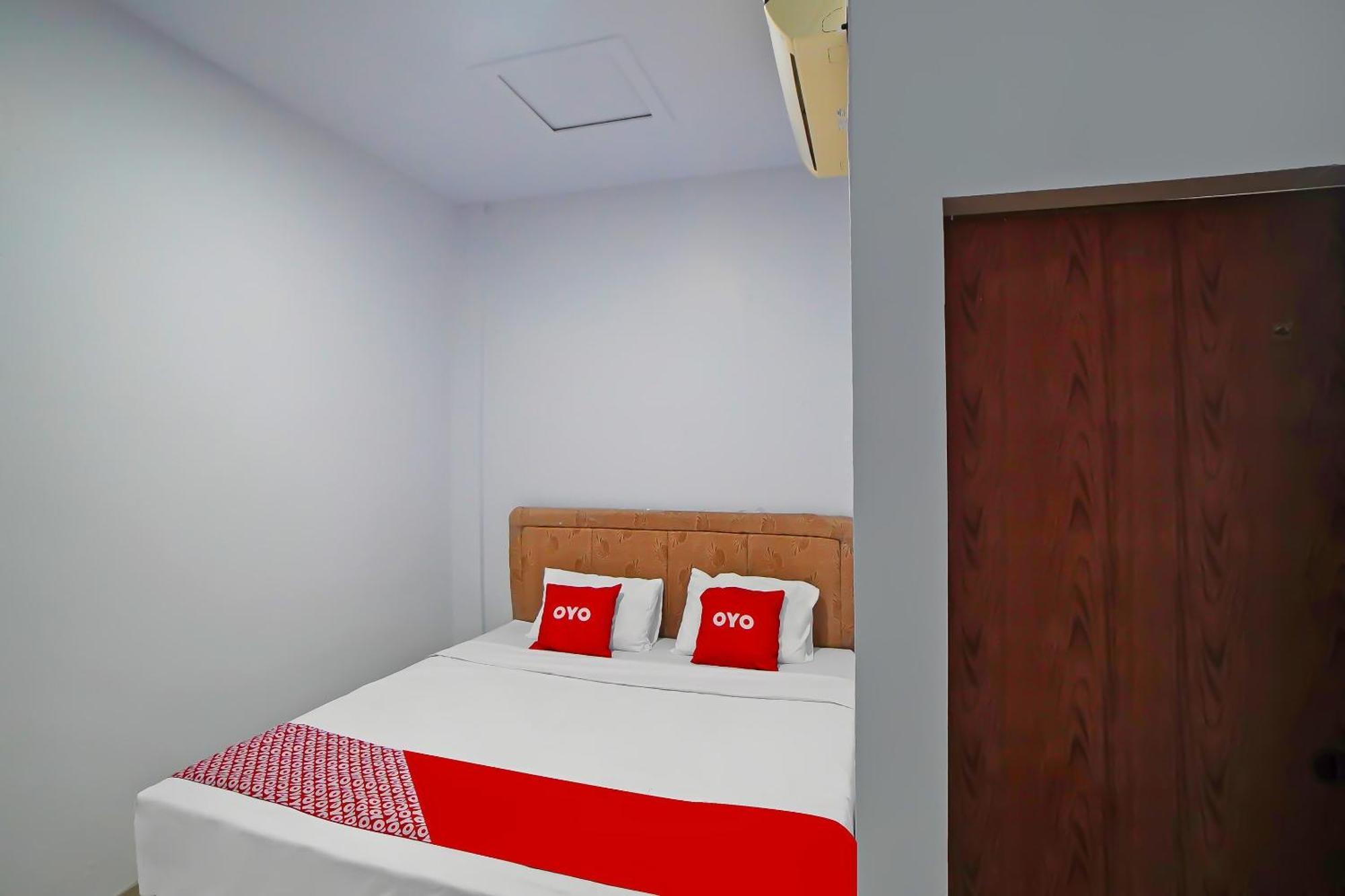 Oyo 92342 Hotel Batik Traveller Медан Экстерьер фото