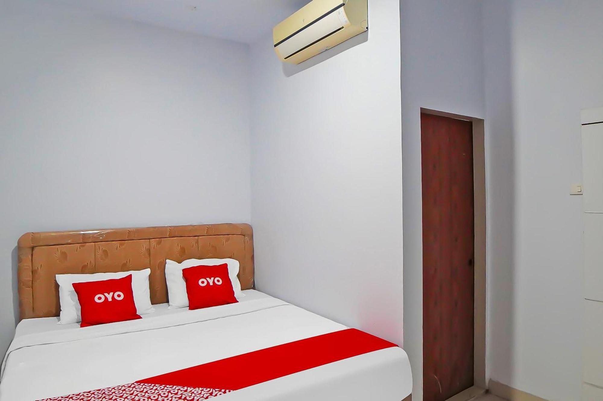 Oyo 92342 Hotel Batik Traveller Медан Экстерьер фото