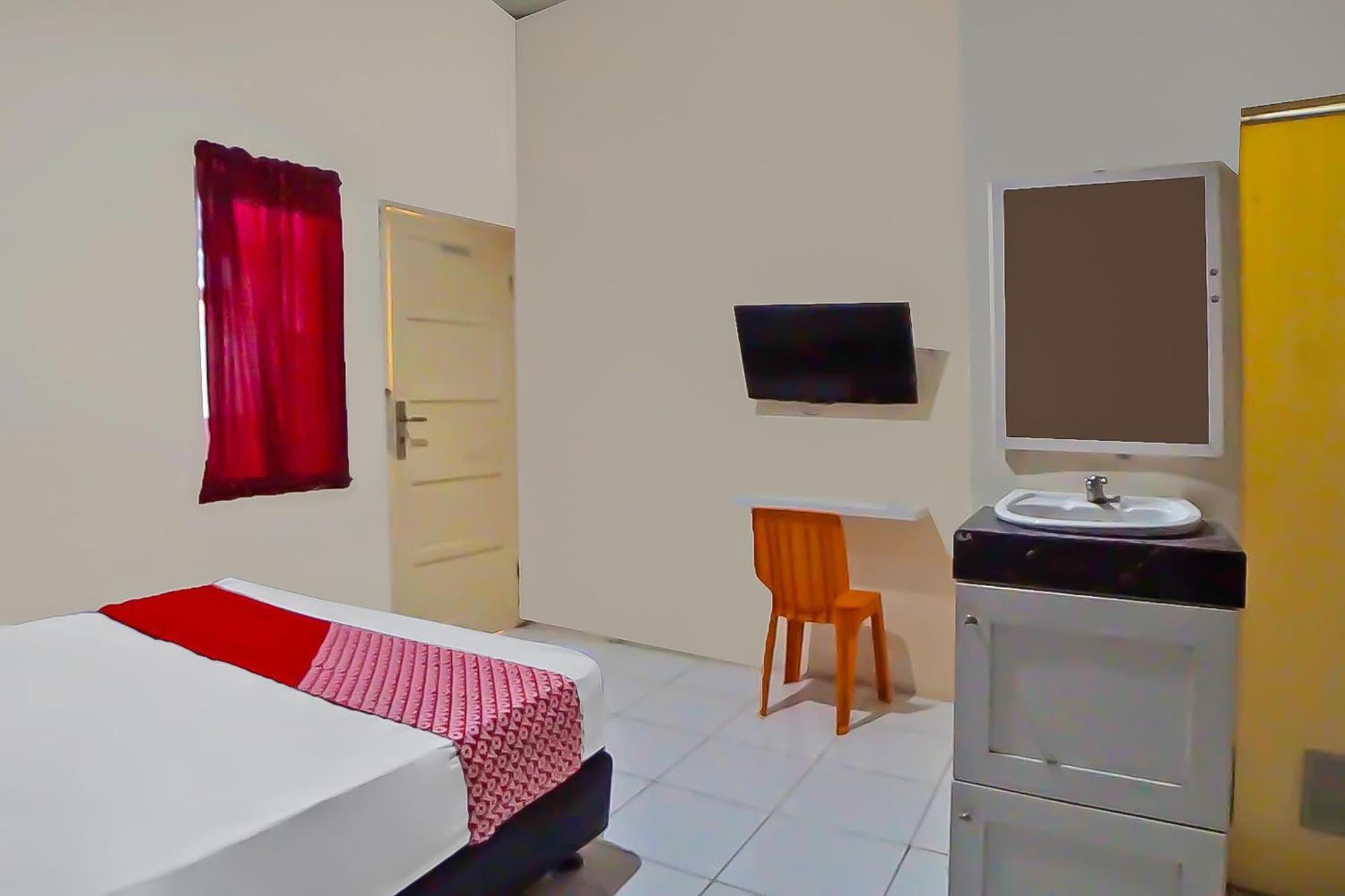 Oyo 92342 Hotel Batik Traveller Медан Экстерьер фото