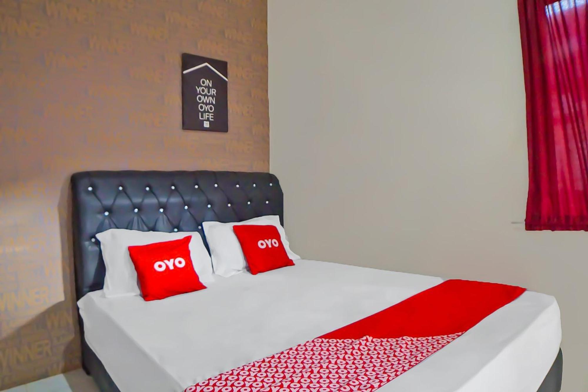 Oyo 92342 Hotel Batik Traveller Медан Экстерьер фото