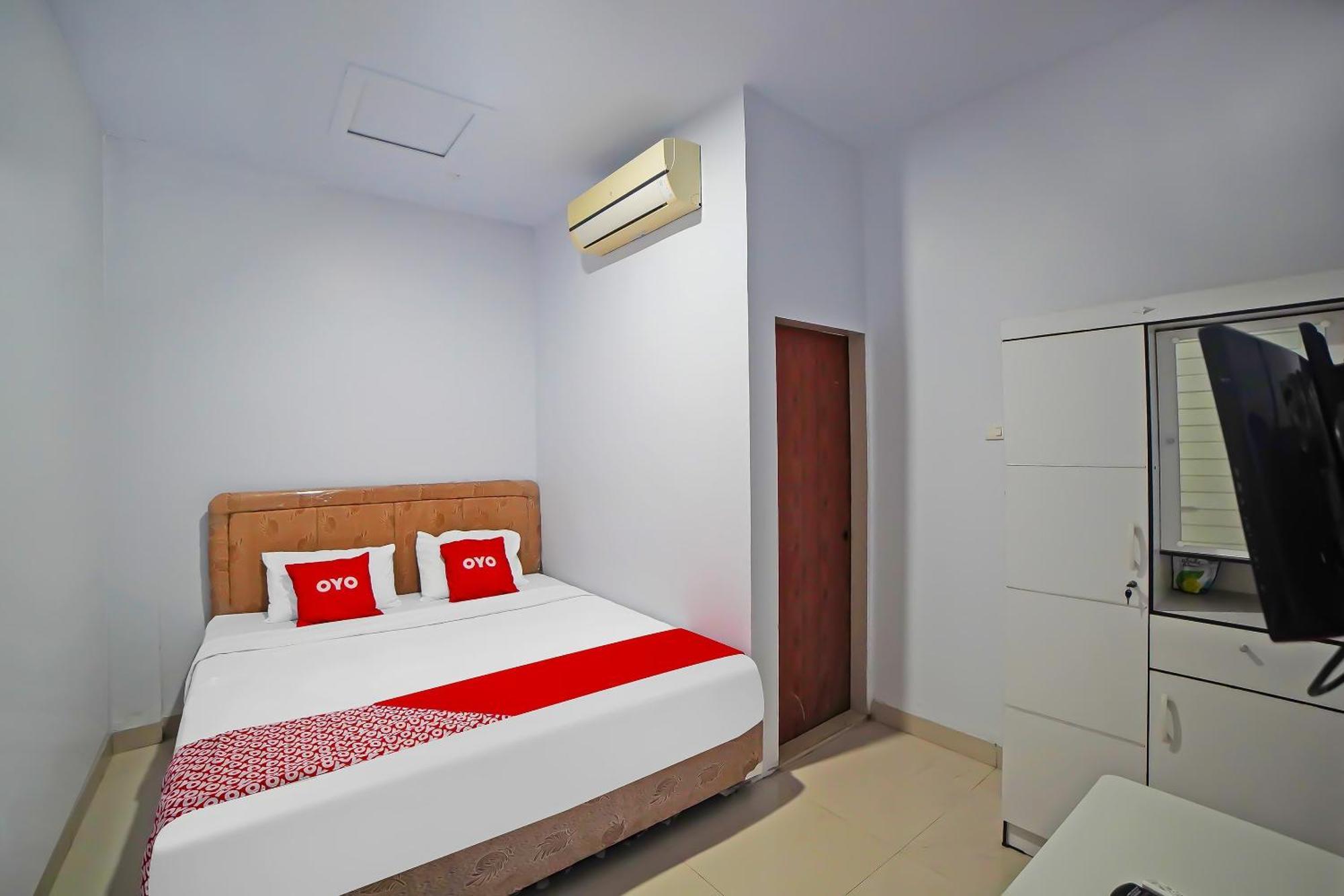 Oyo 92342 Hotel Batik Traveller Медан Экстерьер фото